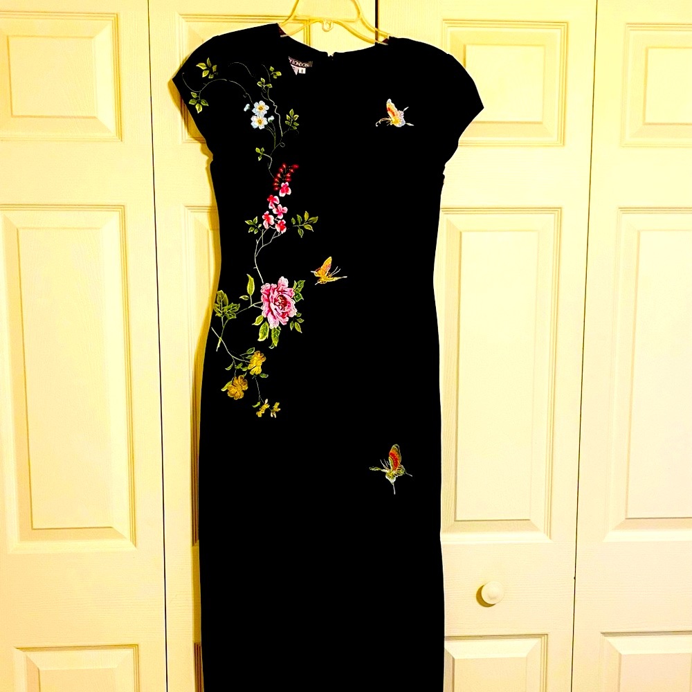 Elegant formal gown.  Black.  Size 8